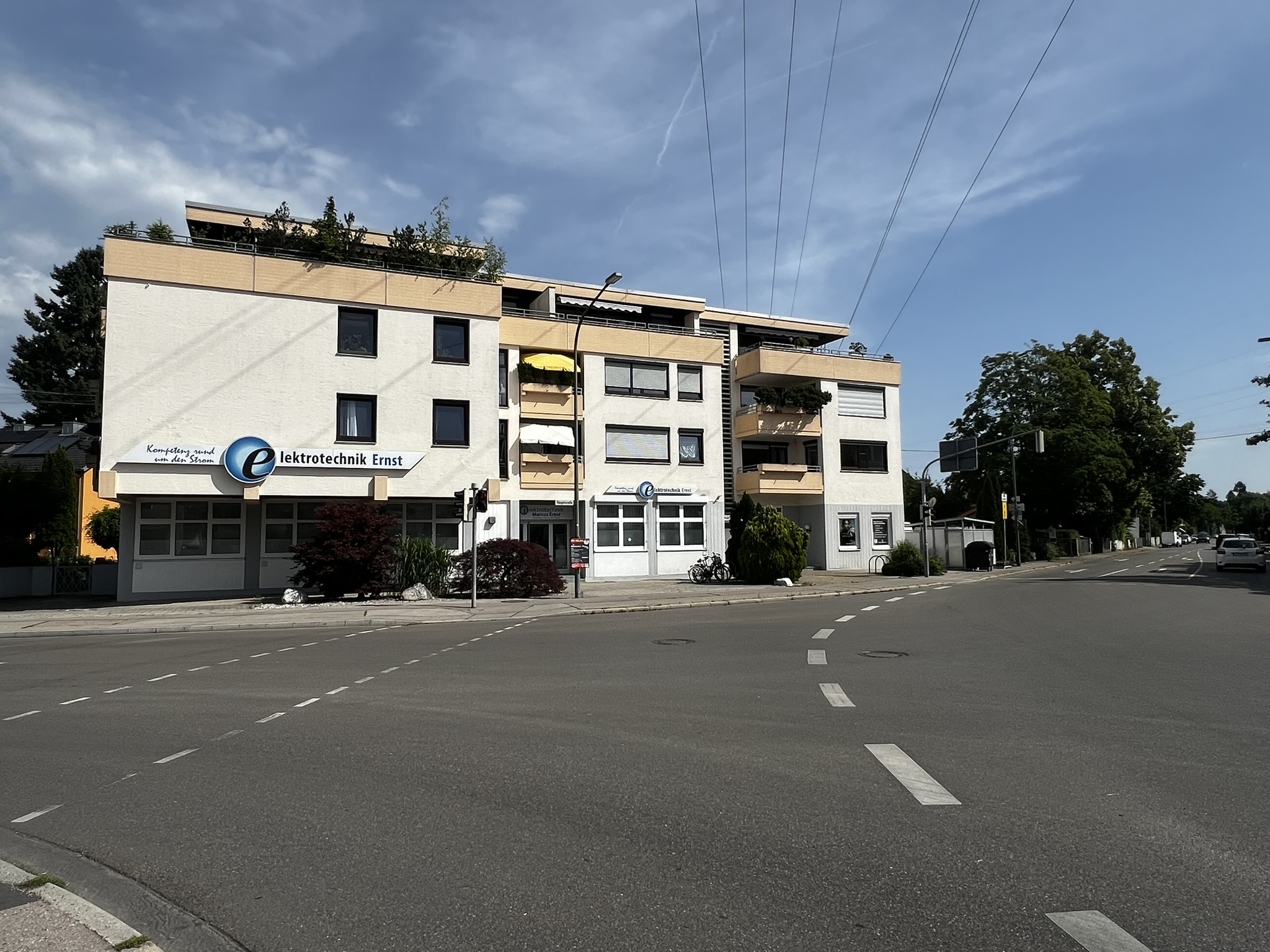 Büro und Verkauf vom Außen (1)