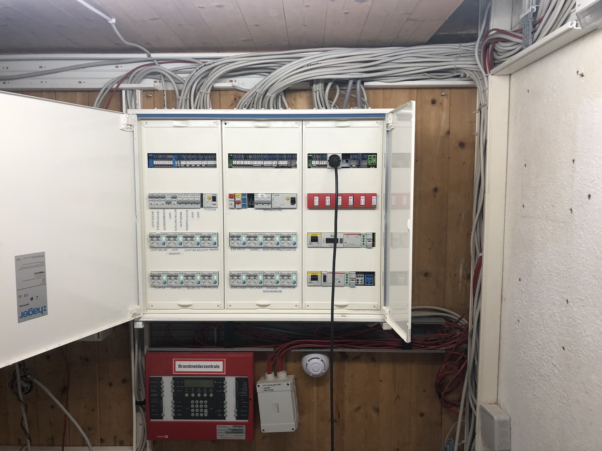 Elektroverteilung Simms Hütte Elektroverteilung Simms Huette - Elektrotechnik Ernst