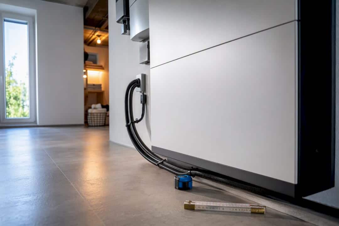 Herstellerunabhängiger Batteriespeicher im Hauswirtschaftsraum Herstellerunabhängiger Batteriespeicher im Hauswirtschaftsraum